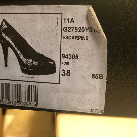 Chanel Leather Cap-Toe Pump with Box Size 8 or IT 38 - Picture 8 of 8